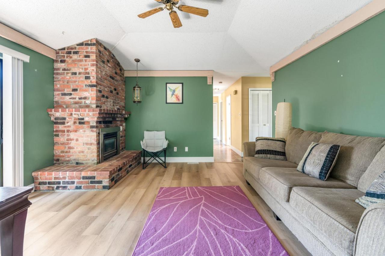 Cozy Retreat On Sandpiper Court - Room A Richmond Exterior photo